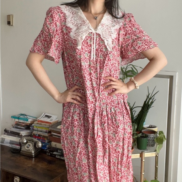 SOLD Vintage 1980s red and white floral cotton dress - Picture 3 of 4